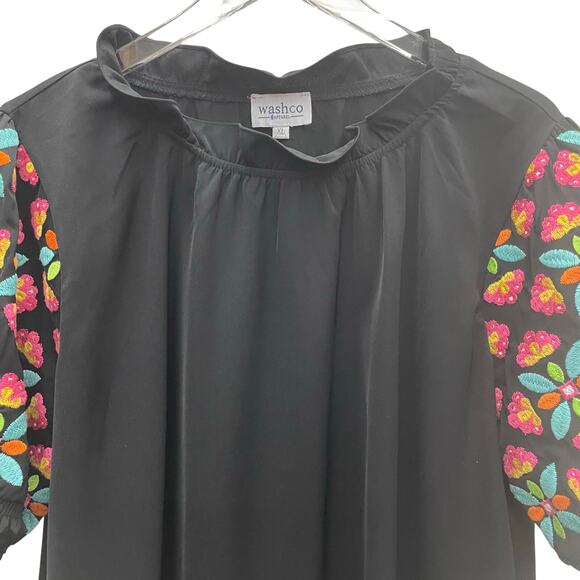WashCo Apparel Black Top With Colorful Embroidered Sleeves Size XL - Picture 2 of 8
